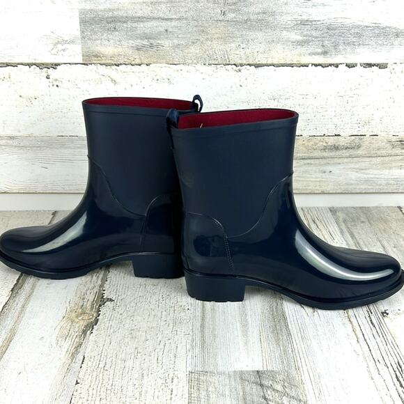 Tommy Hilfiger Women’s 5 Navy Blue Waterproof Ankle Rain Boots Low Heel NEW - Picture 3 of 9